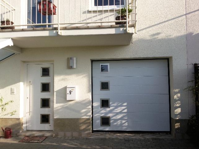 Haustür mit Garagentor, Ilmenau | Bauelemente Schulze, Stadtilm / OT Traßdorf